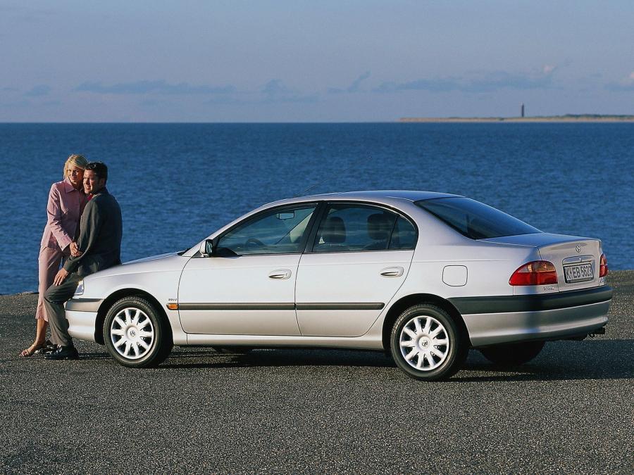  Toyota Avensis Sedan 2000 года  (фото 10 из 20)